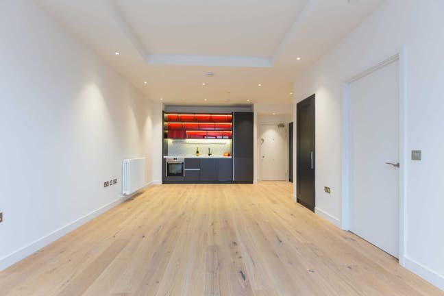 One double bedroom in Canning Town  Main Photo