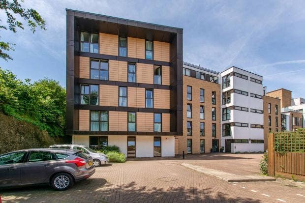  🛌Dbl Room❤️Fab Building & Flat🚊Walk Clap Junction Main Photo