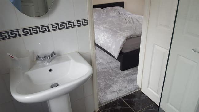 Ensuite Room Available in ilford Main Photo