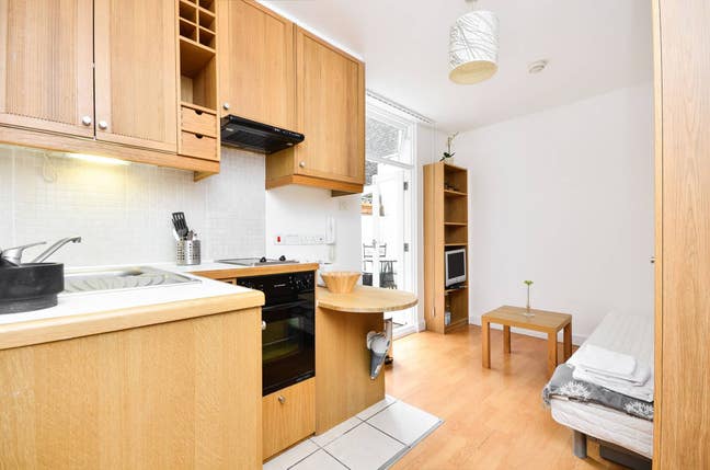 Modern Studio Flat  Near Lamda Main Photo