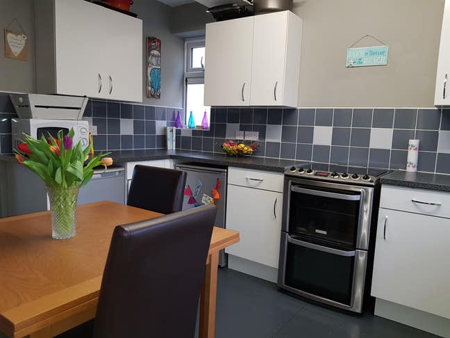 Single room Watford 20 mins to Euston nr Warner Br Main Photo