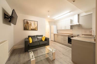 Rooms Available, perfect for Monton/Traff Main Photo