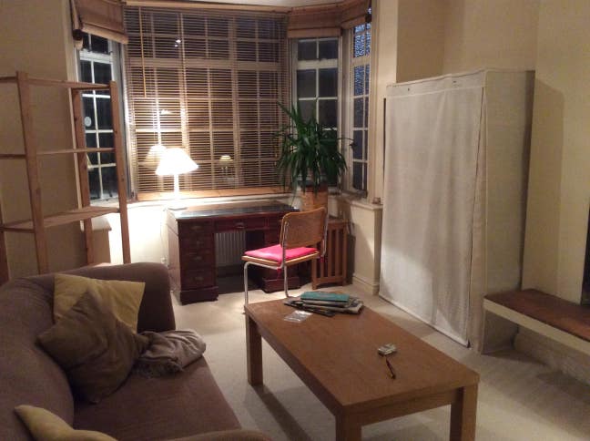  room in quiet favourite very central neighborhood Main Photo