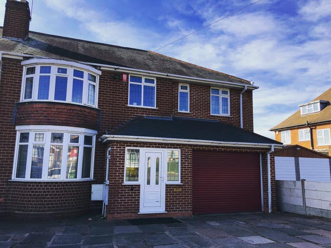 Large Room available on New Rowley Road DY2 Main Photo