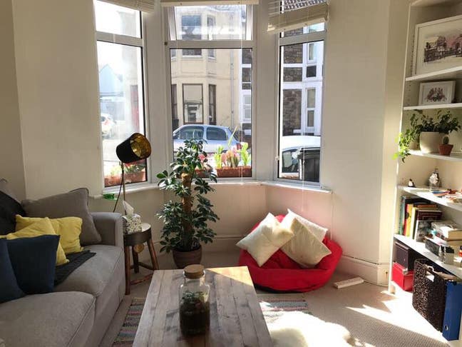 Bright double room in a friendly home Main Photo