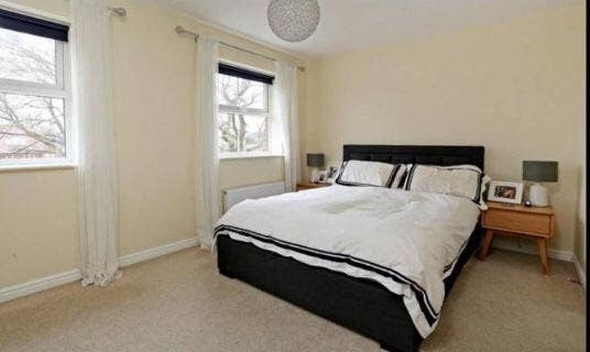 Double bedroom with private bathroom. Main Photo