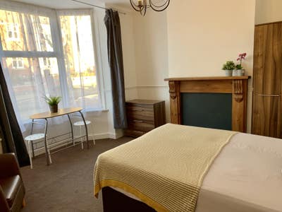 Westfield Rd -Town centre- good size room Main Photo