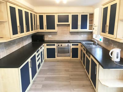 LARGE Room (Bills Inc) Newly Renovated - Kingston Main Photo