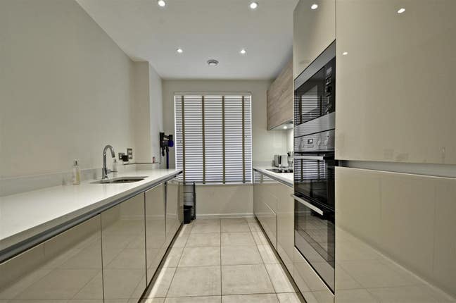 Double Room in Acton Town Main Photo
