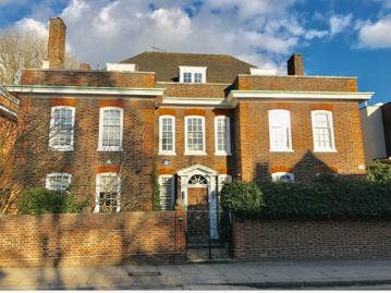 Your Tranquil Hampstead home Females only Main Photo