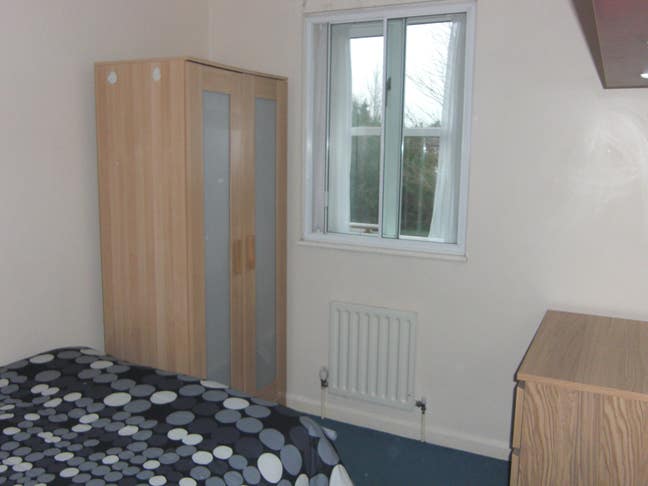Bagshot Smart double room for single let Main Photo