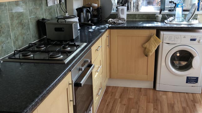 Ensuite  room - All bills inc - free parking  Main Photo