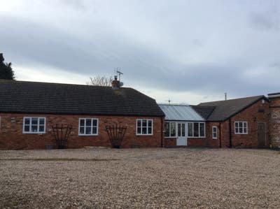 Room in Detached Property in Quiet Rural Location Main Photo
