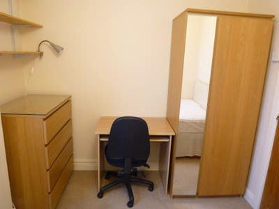 Lovely Furnished Double Room Main Photo
