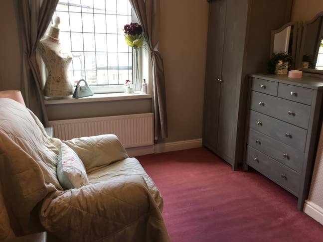 1 Beautiful Fully Furnished Large Room Available Main Photo