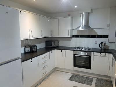 Modern house + Safe area + Super Fast WIFI speed. Main Photo