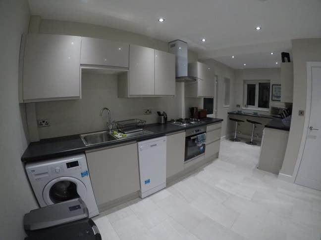 🏡Wow!  Stylish!  Cleaner! 5 Mins To Uni! Main Photo