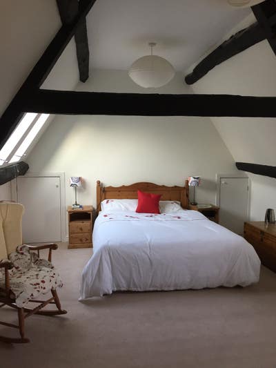 Beautiful furnished double room in family home.  Main Photo
