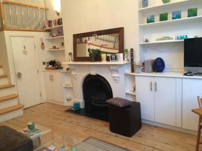 A Studio flat, Olympia, Mon-Fri or Sun-Thurs ONLY. Main Photo