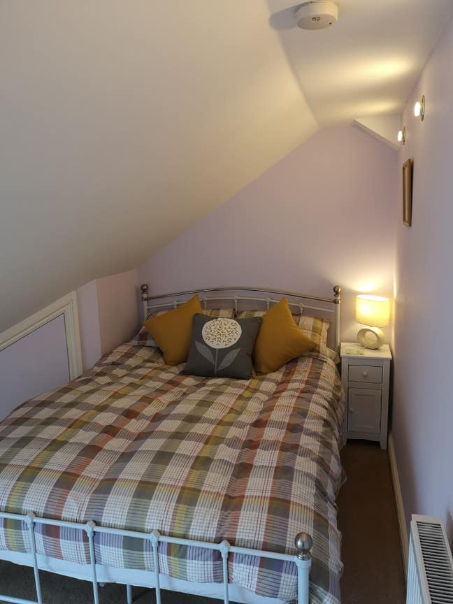 Loft conversion to rent,2 rooms with en suite. Main Photo