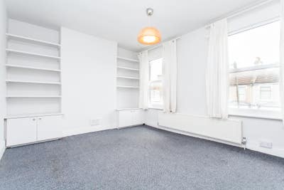 Amazing spacious 1/2 double bedroom flat  Main Photo