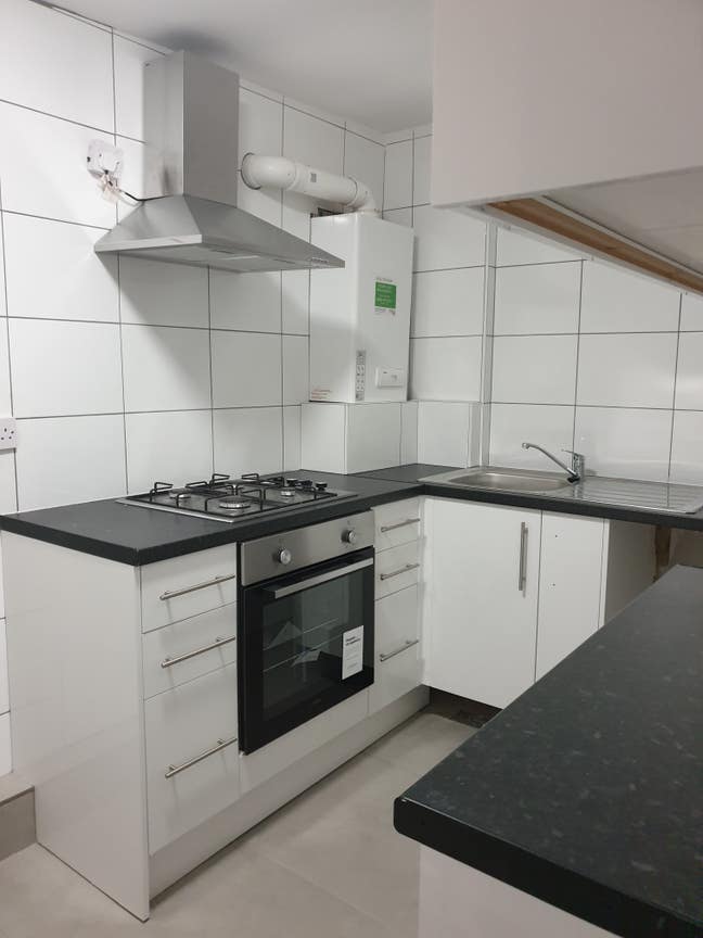 All bill inclusive- 1 small double room available  Main Photo