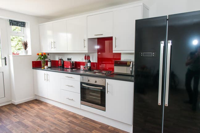 Great location close to city centre and hospital  Main Photo