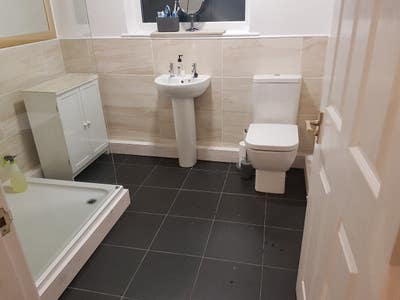 Own lounge & bathroom,Double ALL BILLS &pound;699 Main Photo