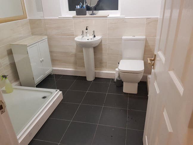 Own lounge & bathroom,Double ALL BILLS &pound;699 Main Photo