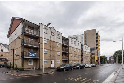 Gated Development - Extra Large Room/Parking Main Photo