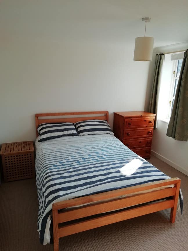 Large double room & private bathroom nr city centr Main Photo