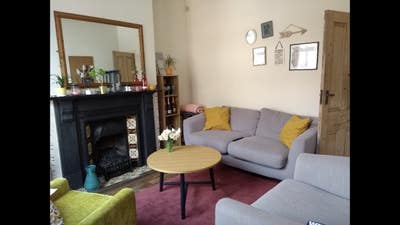 1 large Room in a  4 Bedroomed Property Main Photo