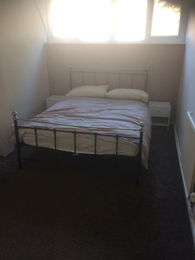 Large Double room in area with great transport Main Photo