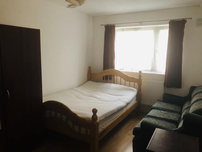  Double  bedroom  available.  Vegetarian pref. Main Photo