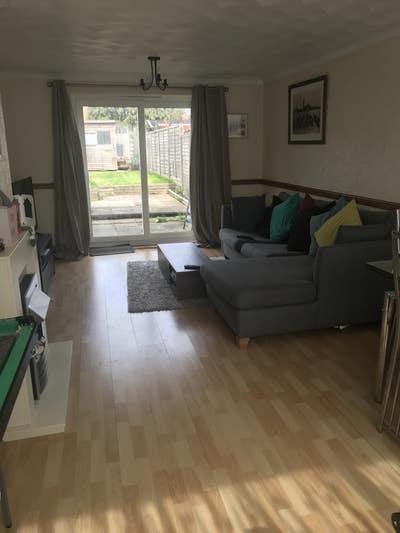 Lovely South facing Small Double Room to Rent Main Photo