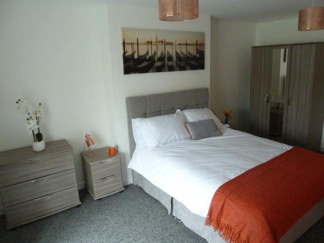 Very Large Double  Room in Stunning Home Main Photo