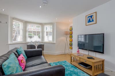 ❤️Luxury One Bed Flat Great Location Parking ❤️ Main Photo