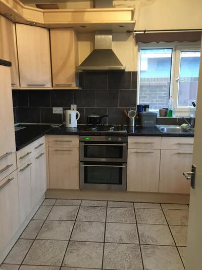 Affordable and lovely room with amzing location M1 Main Photo