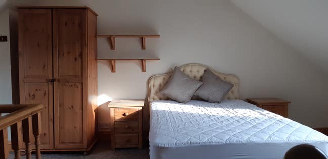 Very Large Attic Room for 2 People Main Photo