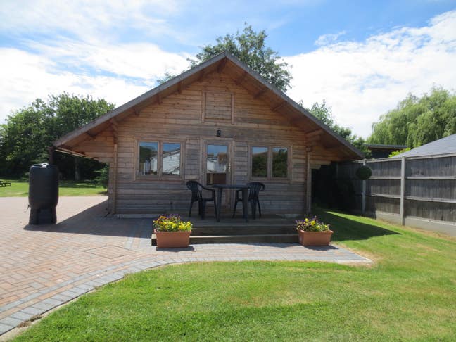 Cosy Cabin Close to Canterbury City Centre Main Photo