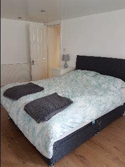 Large room with ensuite Main Photo