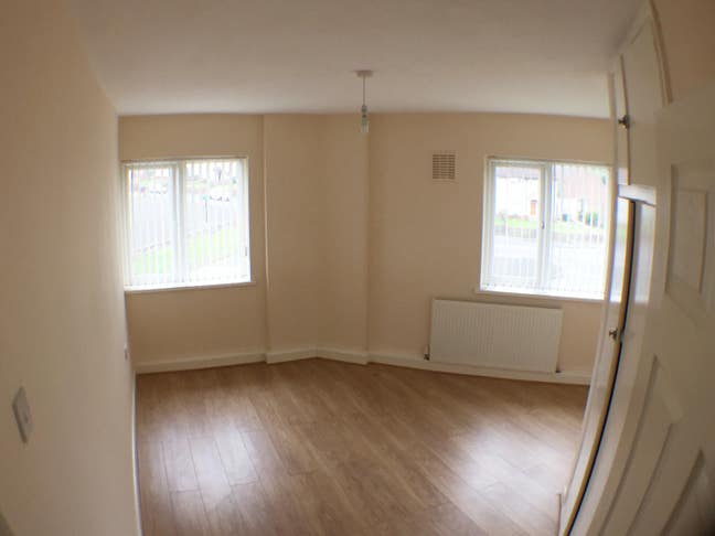 Spacious 2 Bedroom Flat Dudley DY2 Main Photo