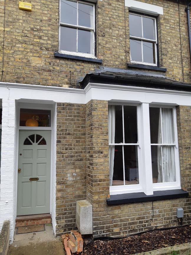 Room In Large 2 Bed Furnished Housr OR WHOLE HOUSE Main Photo