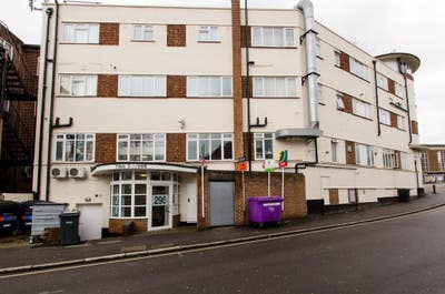 Studio Flat next to Rayners Lane Tube station Main Photo