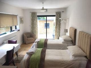  Beautiful Studio Flat with Garden  Main Photo