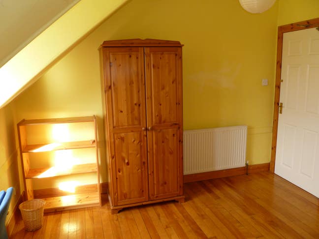 Furnished room in Leith townhouse. Couples welcome Main Photo