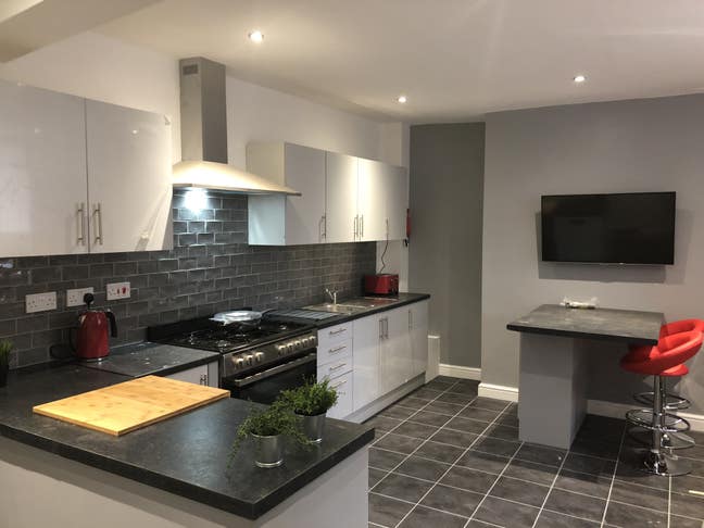 Stylish ensuite rooms in beautiful property Main Photo