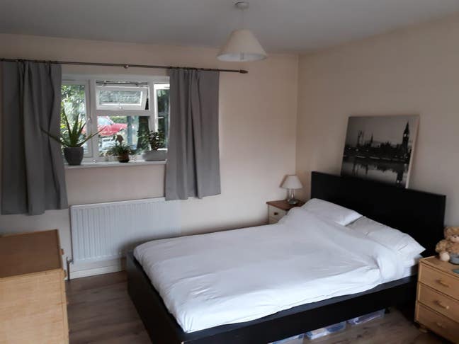 Double Room-en suite 10 mins from town/station Main Photo