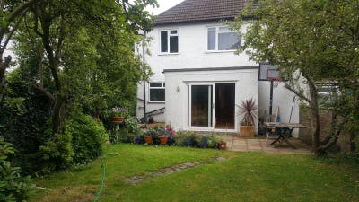 Large Double Room Modern 4  Bed House with Sky Main Photo
