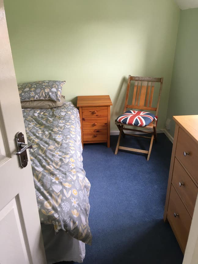 Single Bedroom with Bills inc..  Read Description Main Photo